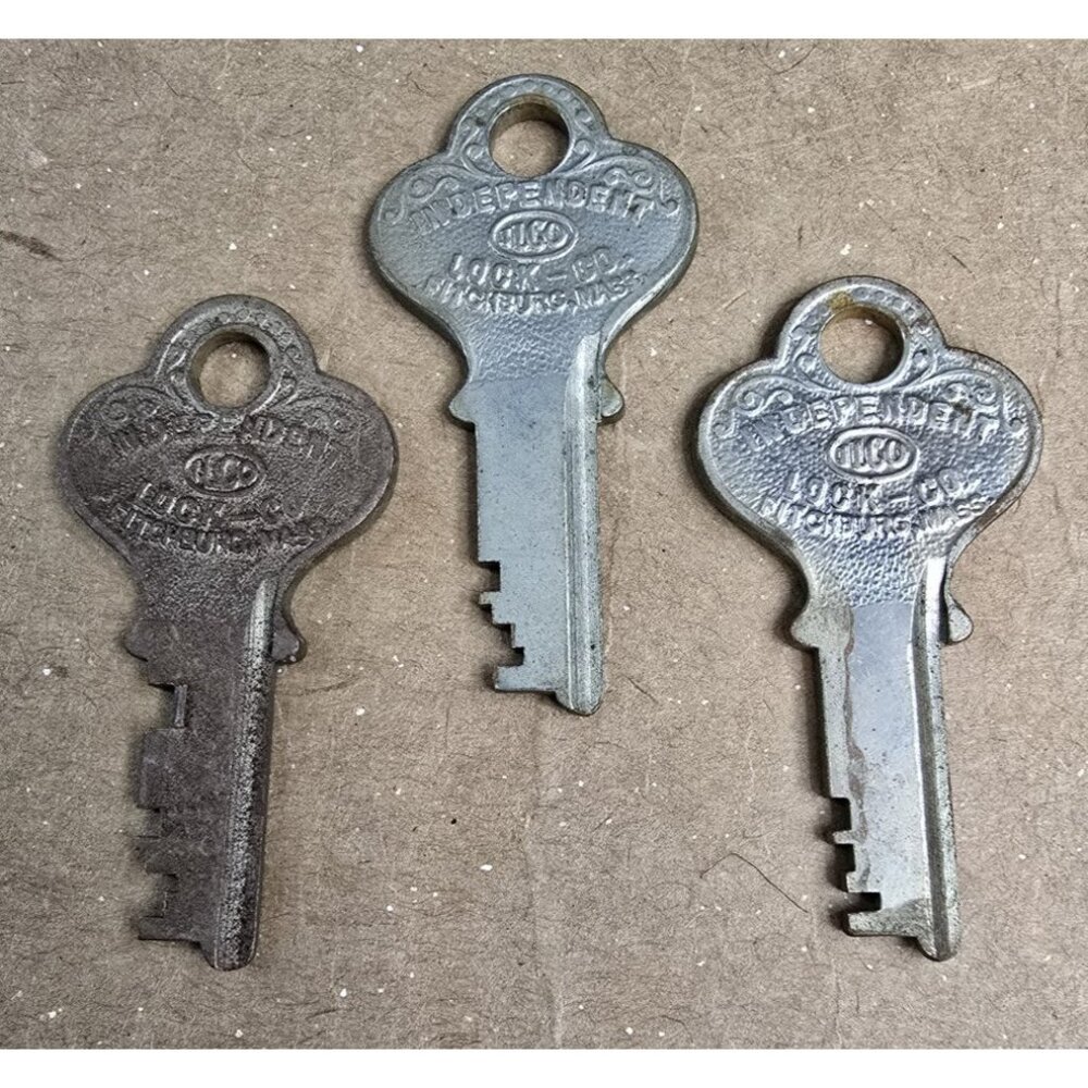 Keys Lot of 3 Vtg ILCO Independent Lock Co Ornate Fitchburg Mass USA Brass? #4